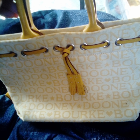 New Dooney and Bourke purse - Picture 3 of 10